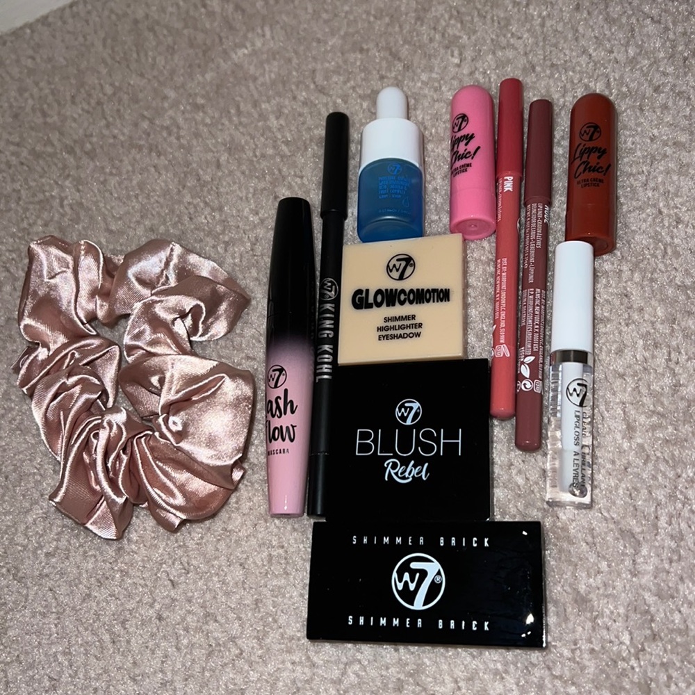 NWT W7 12pc makeup set